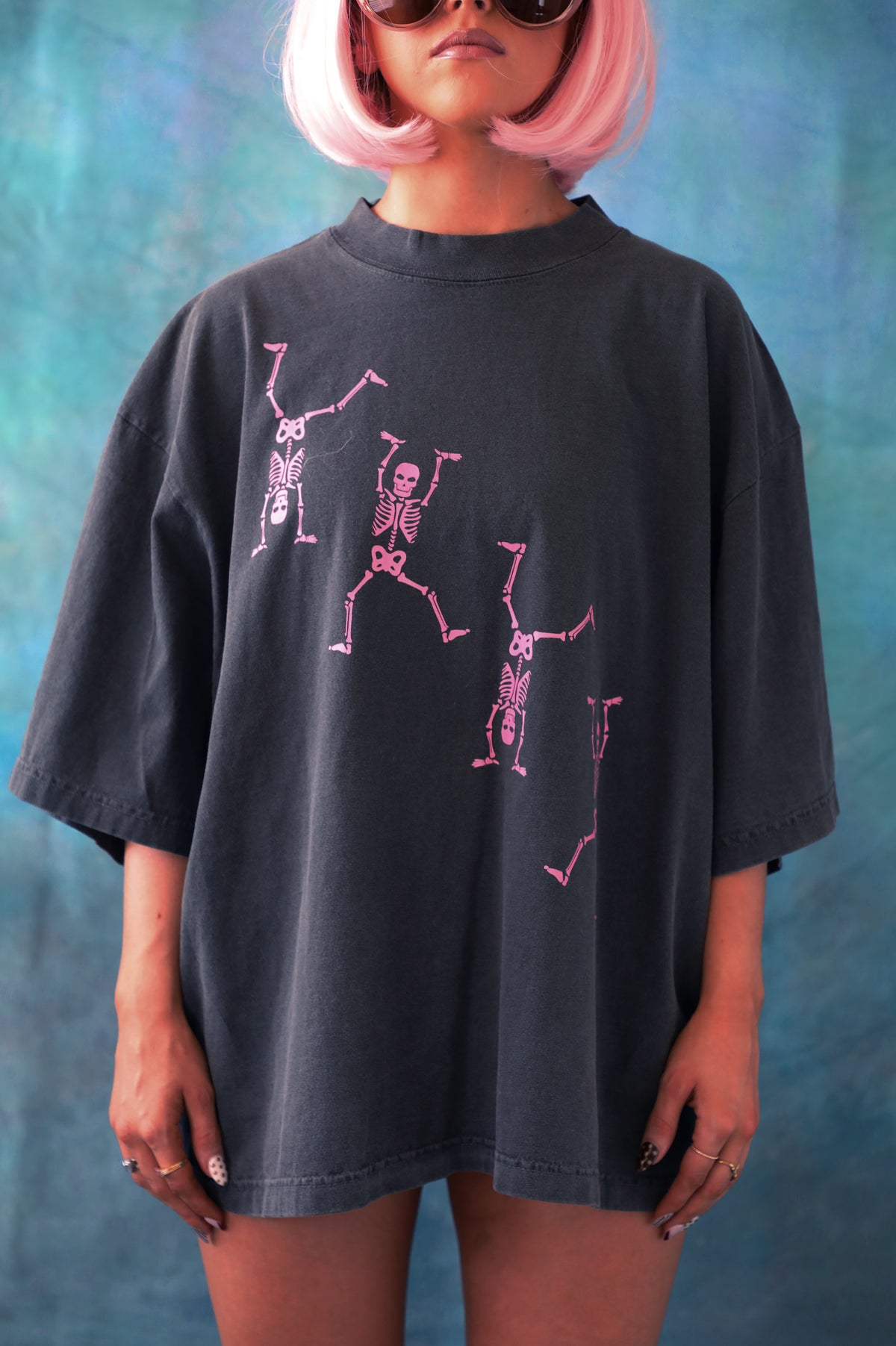Cartwheel Skeleton Box Tee: Charcoal